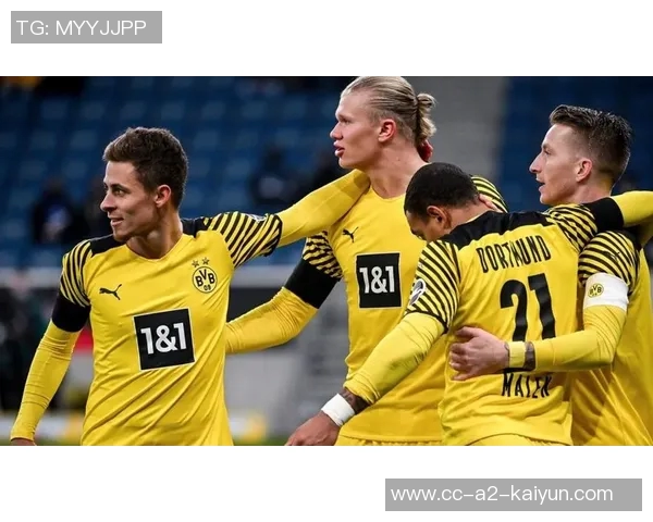 奥多贝尔精准传中特尔头球击中横梁险些破门